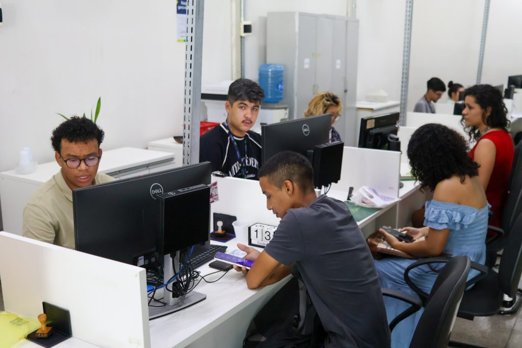 Sine Amazonas divulga 143 vagas de emprego para esta quarta-feira